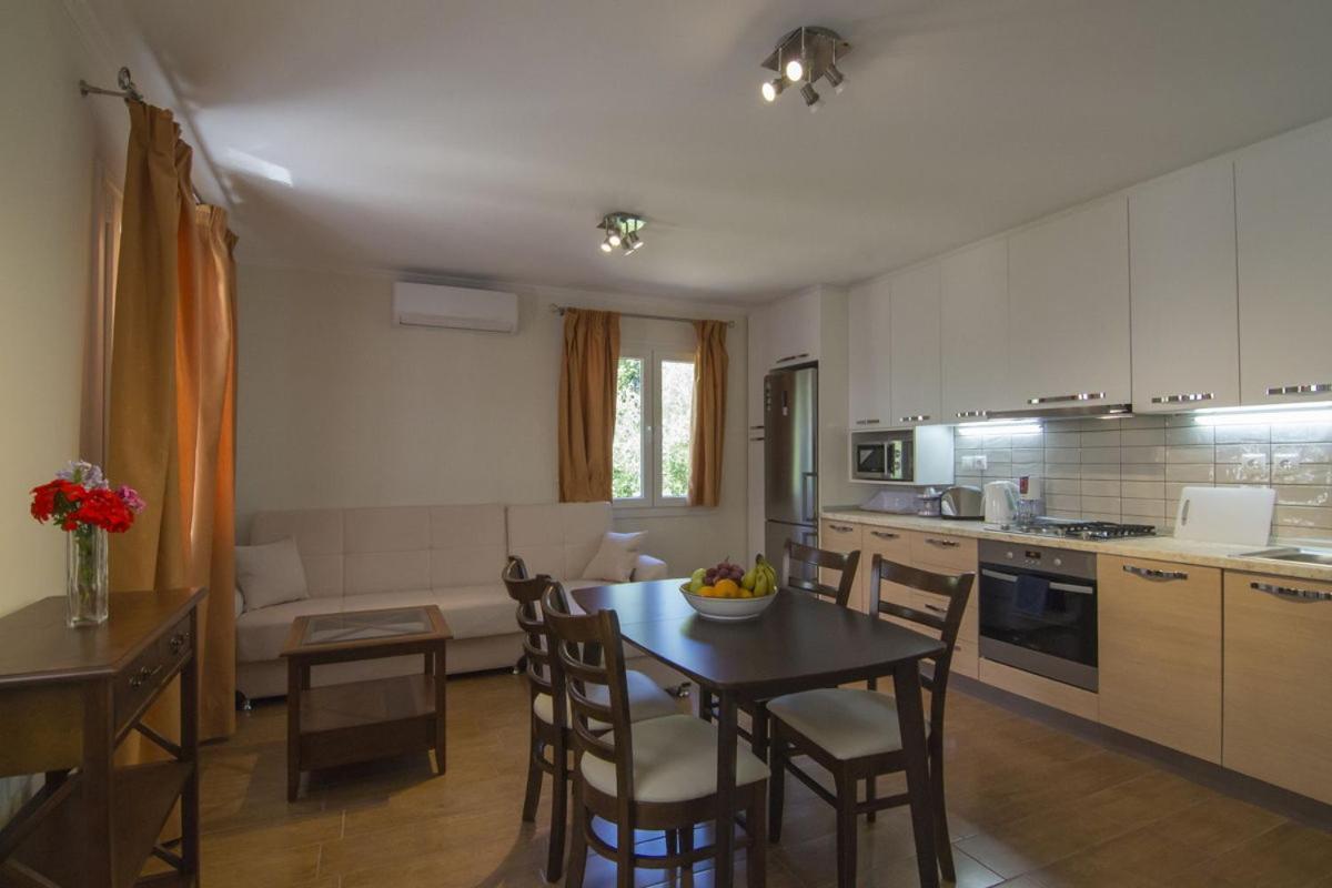 Yannis Nest Apartment Lákka Екстериор снимка