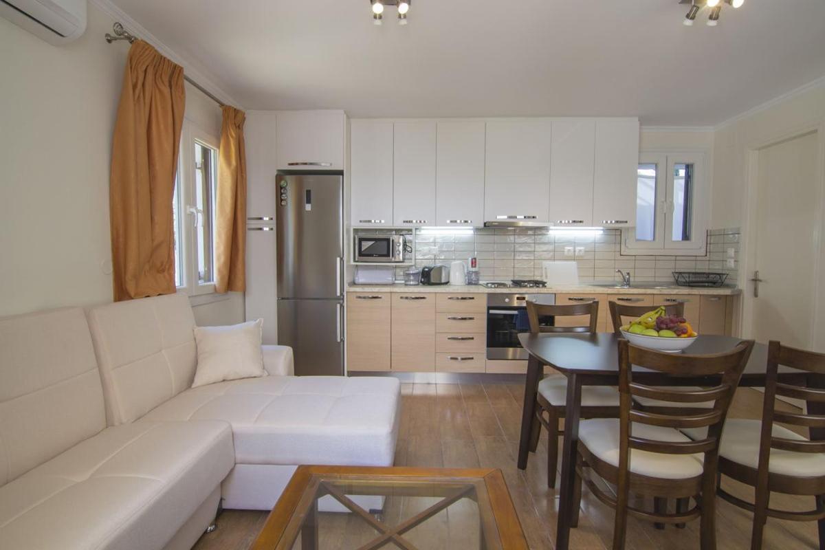 Yannis Nest Apartment Lákka Екстериор снимка