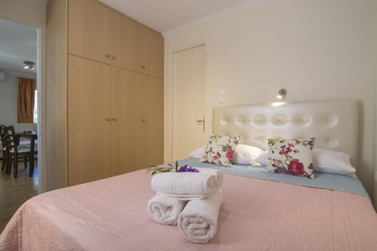 Yannis Nest Apartment Lákka Екстериор снимка